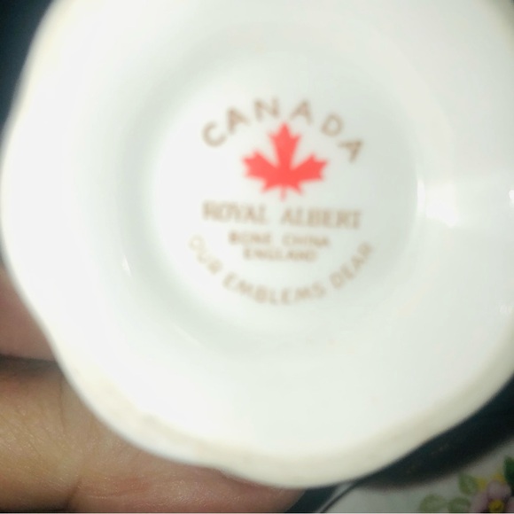 Royal Albert Canada Emblem Teacup - “ Our Emblems Dear” fluted teacup- - Picture 5 of 10